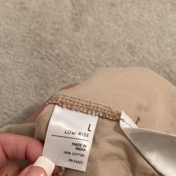 Old Navy Khaki Shorts - Picture 7 of 7